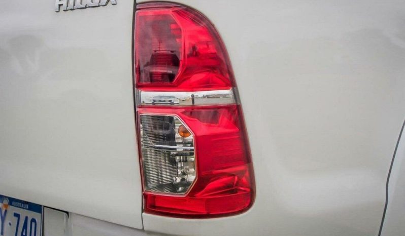 
								2013 Toyota Hilux SR5 (4X4) KUN26R MY12 full									