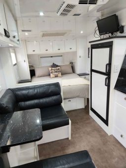 
										2012 Sea Breeze 21ft full									