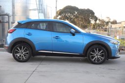 
										2017 Mazda CX-3 Akari full									