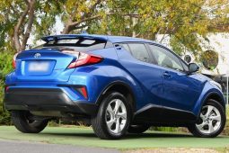 
										2017 Toyota C-HR Wagon full									