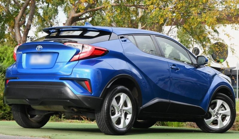 
								2017 Toyota C-HR Wagon full									