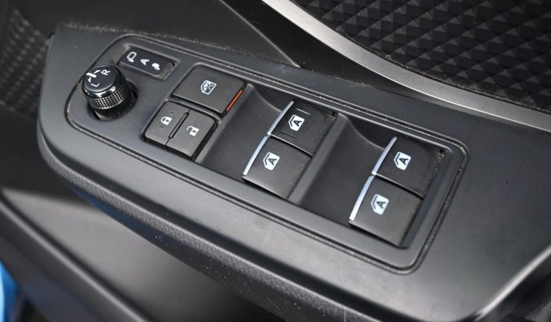 
								2017 Toyota C-HR Wagon full									