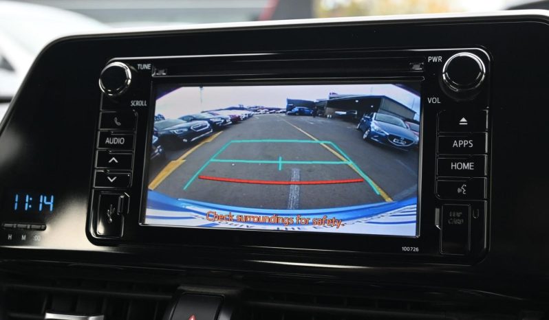 
								2017 Toyota C-HR Wagon full									