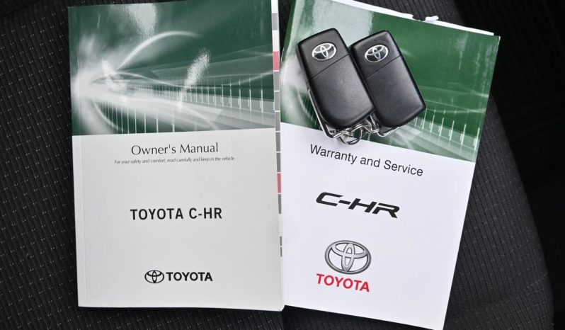 
								2017 Toyota C-HR Wagon full									