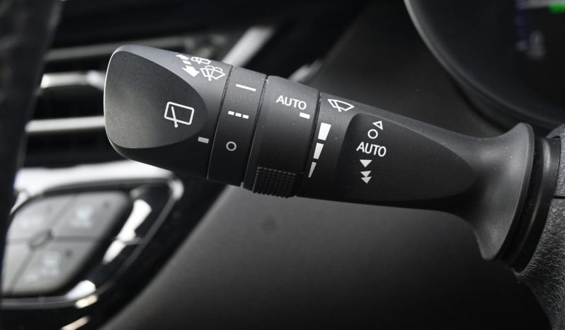 
								2017 Toyota C-HR Wagon full									