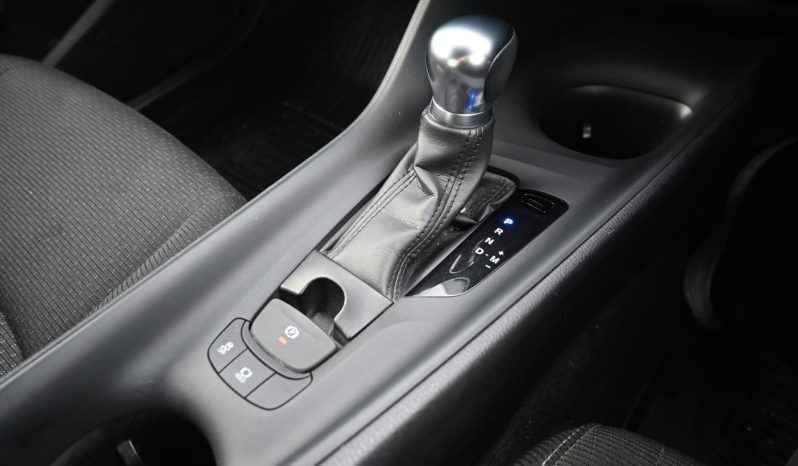 
								2017 Toyota C-HR Wagon full									