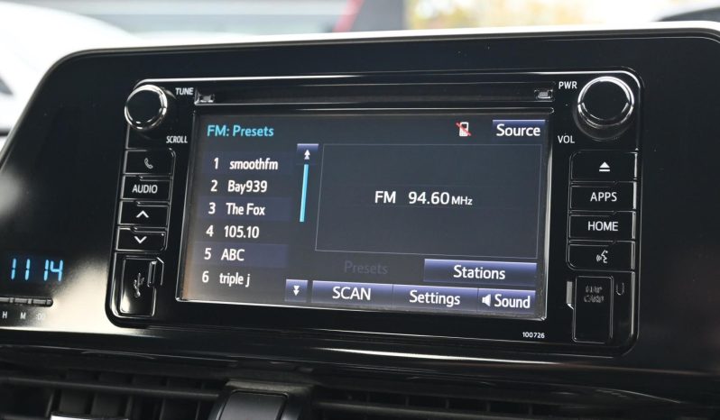 
								2017 Toyota C-HR Wagon full									