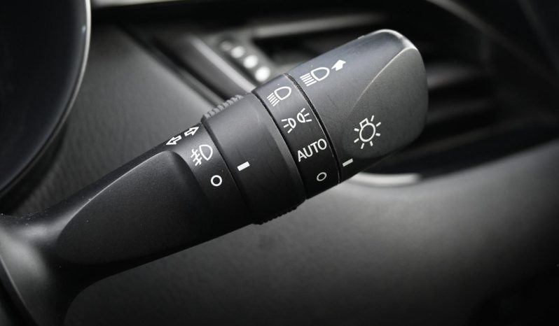 
								2017 Toyota C-HR Wagon full									