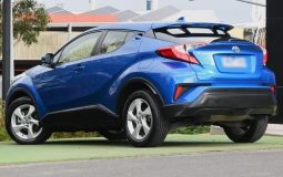 
										2017 Toyota C-HR Wagon full									