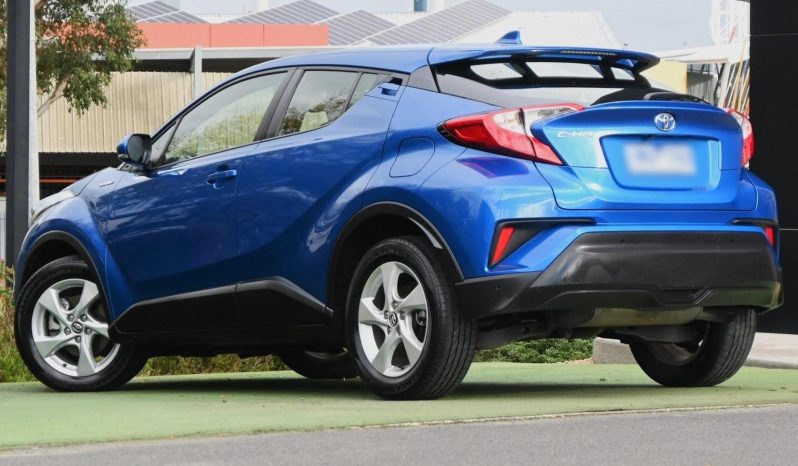 
								2017 Toyota C-HR Wagon full									