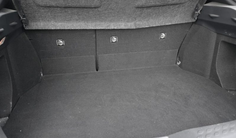 
								2017 Toyota C-HR Wagon full									