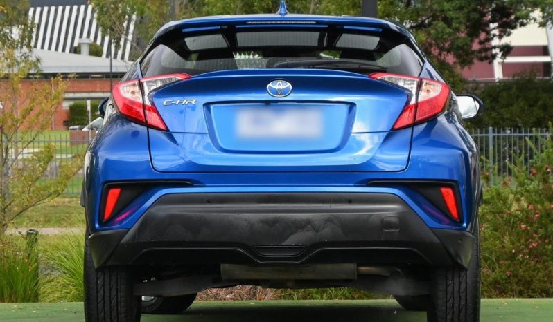 
								2017 Toyota C-HR Wagon full									