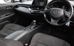 
										2017 Toyota C-HR Wagon full									