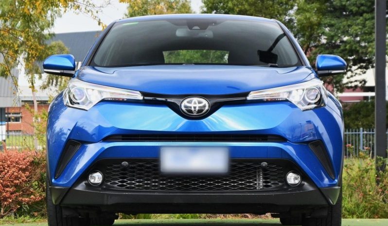 
								2017 Toyota C-HR Wagon full									