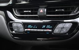 
										2017 Toyota C-HR Wagon full									