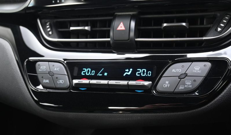 
								2017 Toyota C-HR Wagon full									