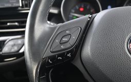 
										2017 Toyota C-HR Wagon full									