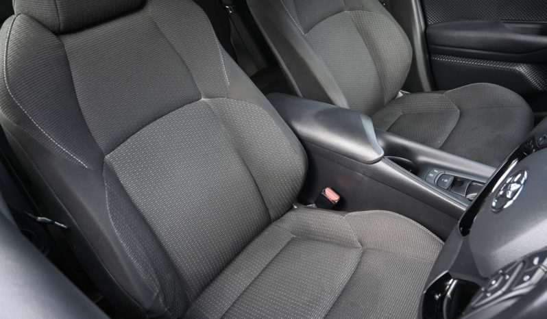 
								2017 Toyota C-HR Wagon full									