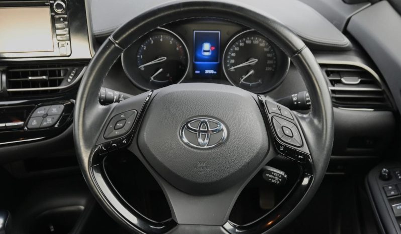 
								2017 Toyota C-HR Wagon full									