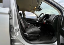 
										2018 Mitsubishi Outlander ES full									