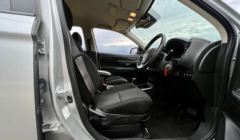 
								2018 Mitsubishi Outlander ES full									