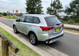 
										2018 Mitsubishi Outlander ES full									