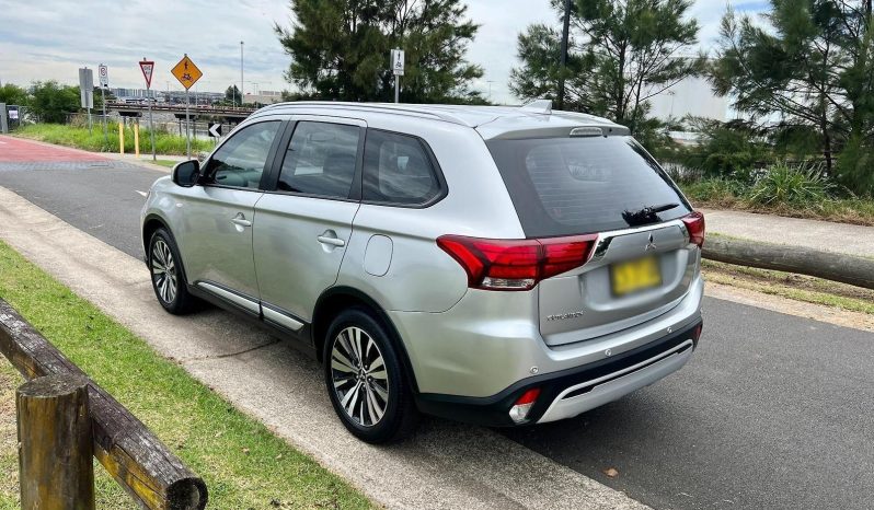 
								2018 Mitsubishi Outlander ES full									