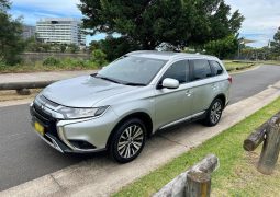 
										2018 Mitsubishi Outlander ES full									