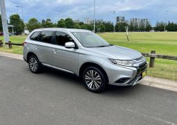 
										2018 Mitsubishi Outlander ES full									