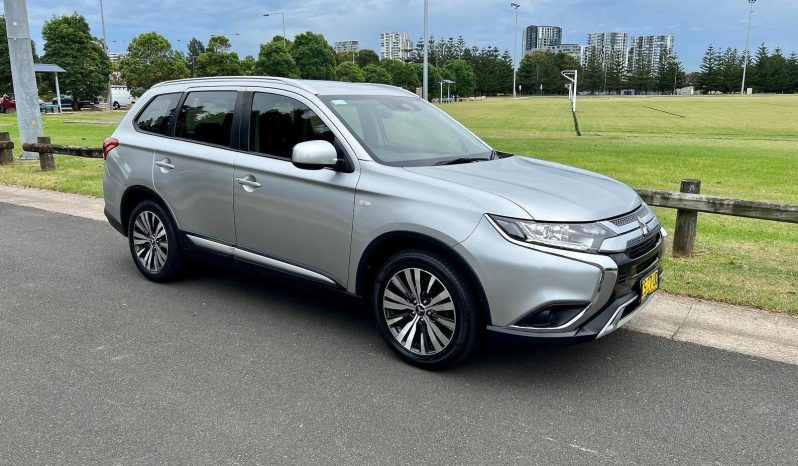 
								2018 Mitsubishi Outlander ES full									