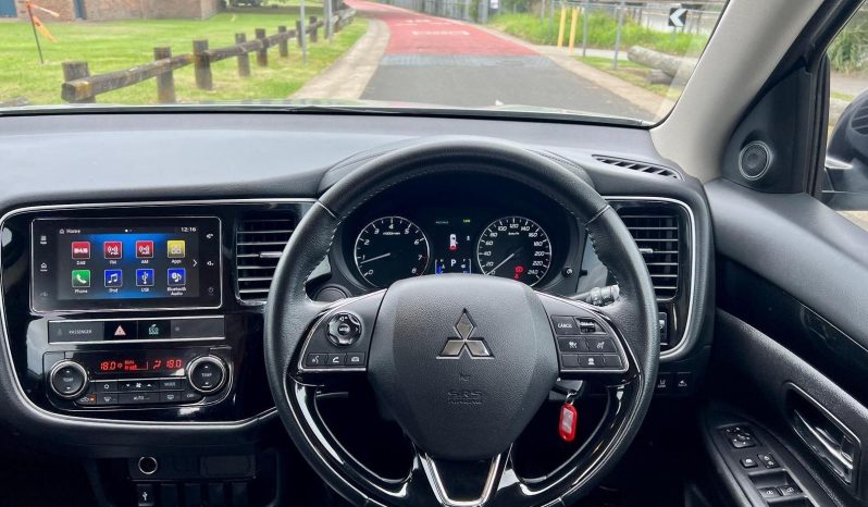 
								2018 Mitsubishi Outlander ES full									