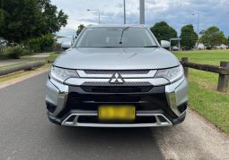 
										2018 Mitsubishi Outlander ES full									