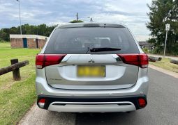 
										2018 Mitsubishi Outlander ES full									