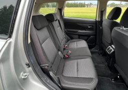 
										2018 Mitsubishi Outlander ES full									