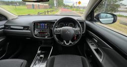 
										2018 Mitsubishi Outlander ES full									