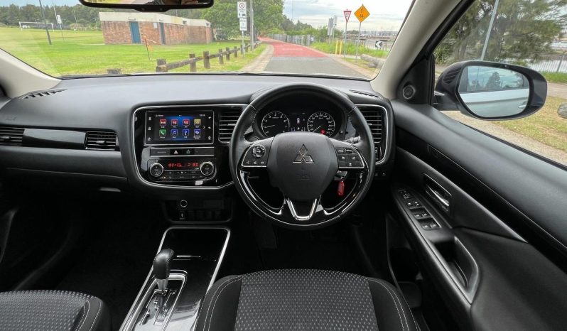 
								2018 Mitsubishi Outlander ES full									