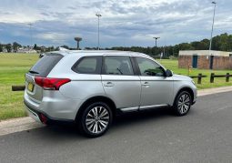 
										2018 Mitsubishi Outlander ES full									