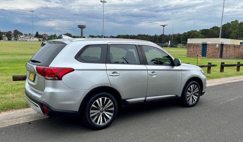
								2018 Mitsubishi Outlander ES full									