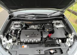 
										2018 Mitsubishi Outlander ES full									