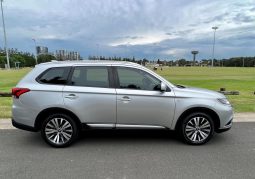 
										2018 Mitsubishi Outlander ES full									