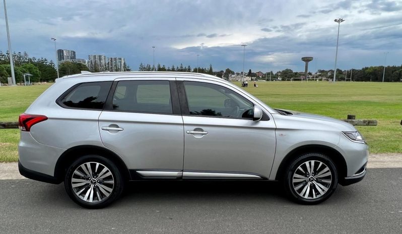 
								2018 Mitsubishi Outlander ES full									