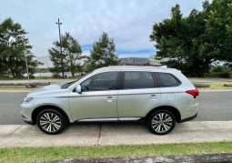 
										2018 Mitsubishi Outlander ES full									