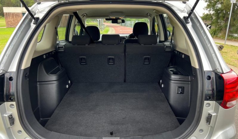 
								2018 Mitsubishi Outlander ES full									