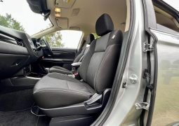 
										2018 Mitsubishi Outlander ES full									