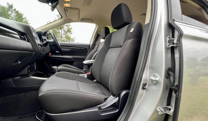 
								2018 Mitsubishi Outlander ES full									