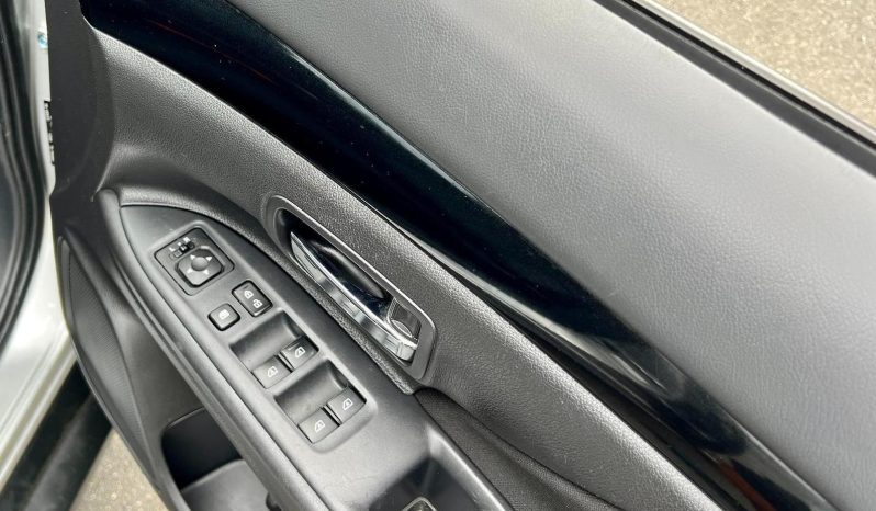 
								2018 Mitsubishi Outlander ES full									