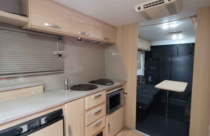 
								2011 Jayco work n play outback full									