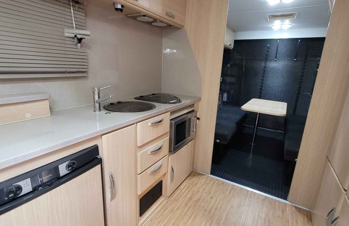 
								2011 Jayco work n play outback full									