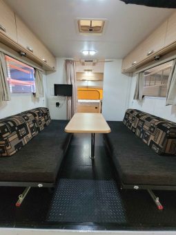 
										2011 Jayco work n play outback full									