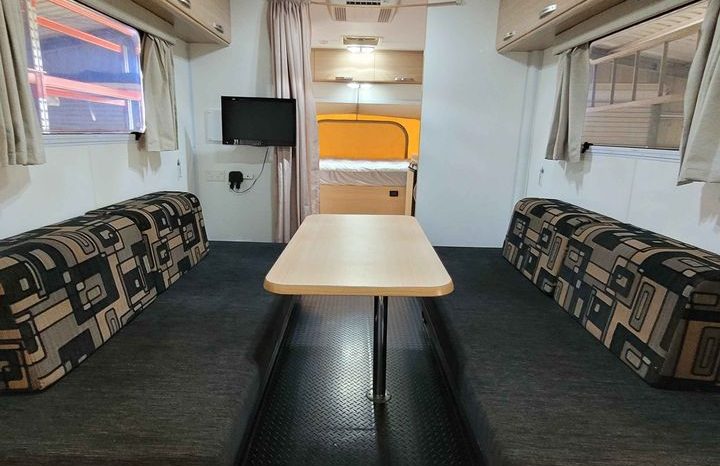 
								2011 Jayco work n play outback full									